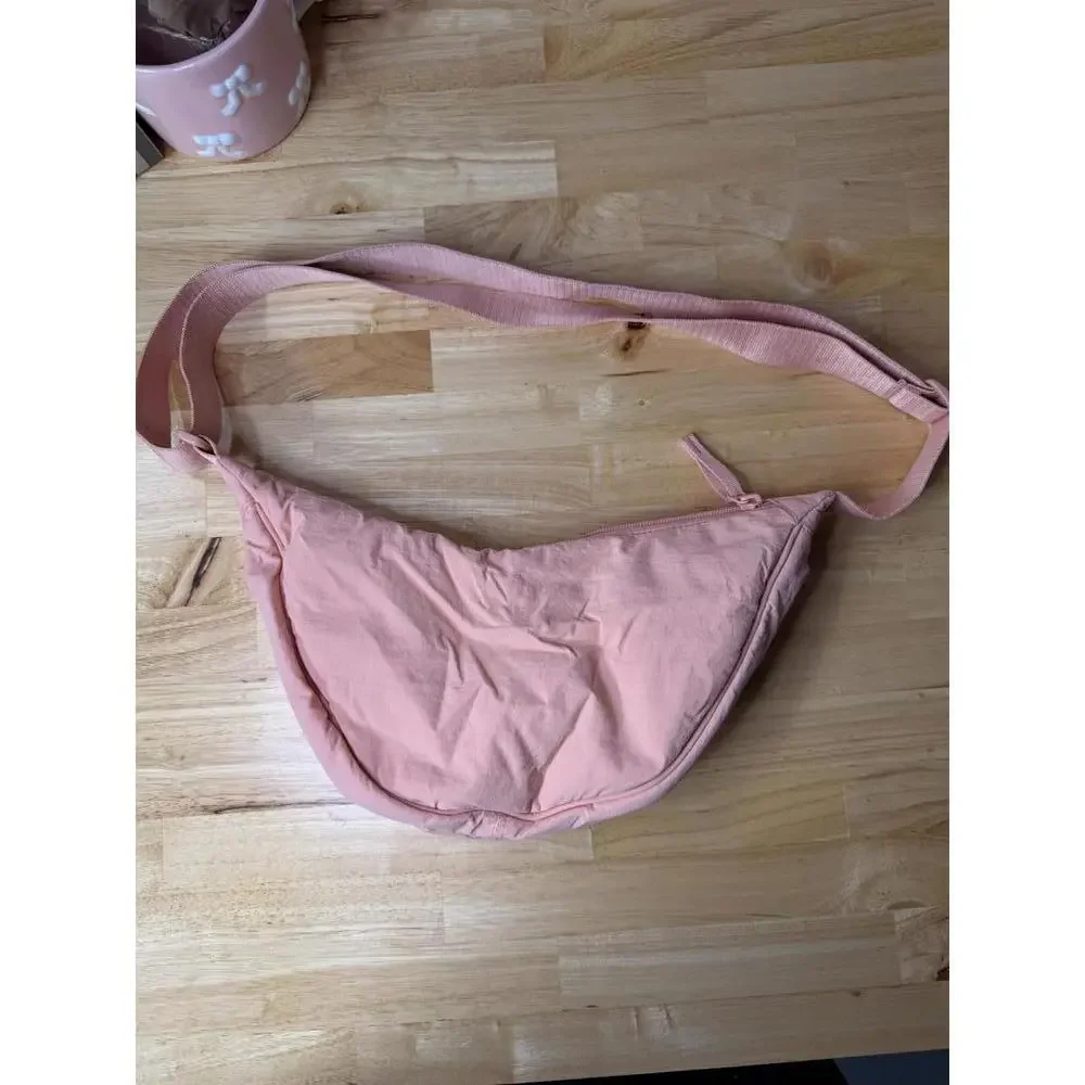 UNIQLO Round Shoulder Bag – Pink | New | Viral Crescent Crossbody - Picture 2 of 4